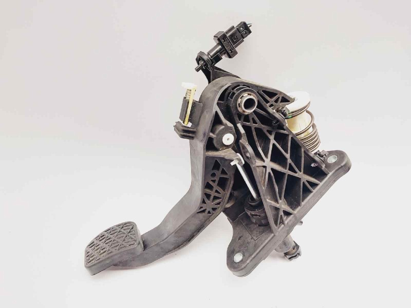 Recambio de pedal embrague para mercedes-benz clase cla (w117) cla 200 cdi (117.308) referencia OEM IAM A2462900419  