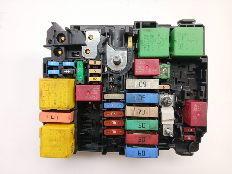 Recambio de caja reles / fusibles para citroën c3 iii (sx) 1.2 thp 110 referencia OEM IAM 9804848480  