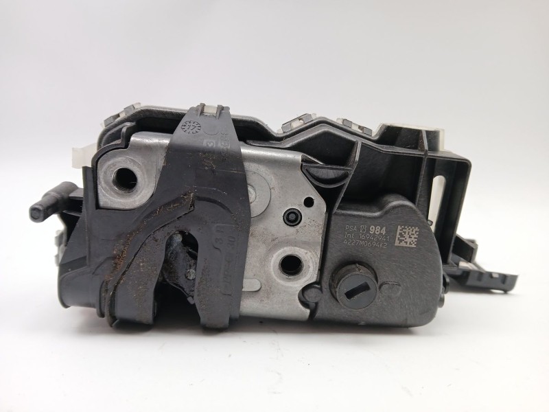 Recambio de cerradura puerta trasera derecha para citroën c3 iii (sx) 1.2 thp 110 referencia OEM IAM 123984  