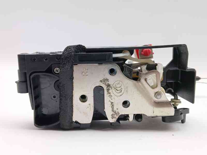 Recambio de cerradura puerta trasera derecha para ssangyong korando (ck) 2.0 e-xdi referencia OEM IAM  7132034002 