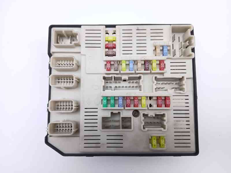 Recambio de caja reles / fusibles para renault megane iii hatchback (bz0/1_, b3_) 1.5 dci referencia OEM IAM  284B60008R 