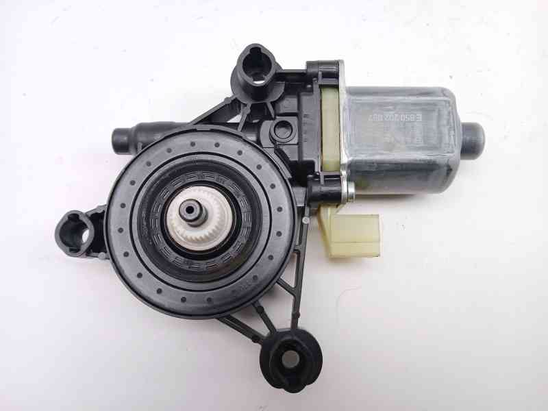 Recambio de motor elevalunas delantero izquierdo para volkswagen golf viii (cd1, da1) 2.0 tdi referencia OEM IAM  5Q0959801A 