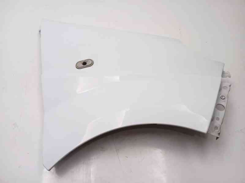Recambio de aleta delantera derecha para renault trafic ii autobús (jl) 2.5 dci 145 (jl0j) referencia OEM IAM 7782524467  