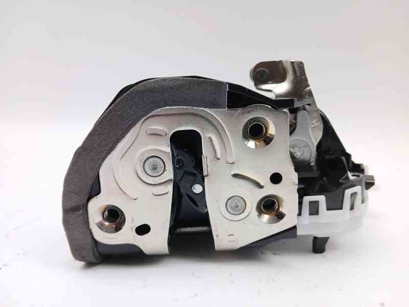 Recambio de cerradura puerta trasera derecha para toyota yaris (_p21_, _pa1_, _ph1_) 1.5 (mxpa11) referencia OEM IAM  69050K0040