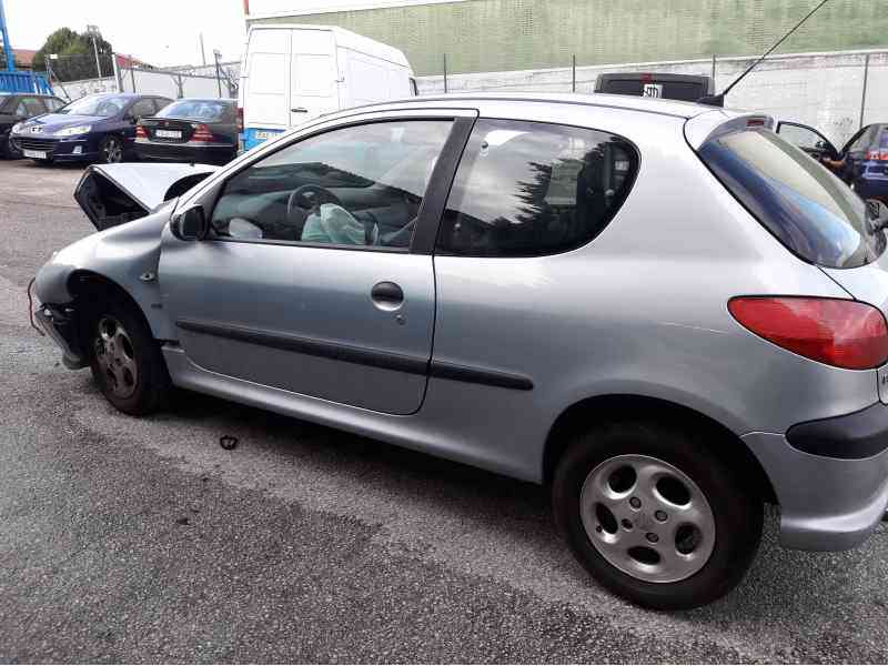 PEUGEOT 206 BERLINA