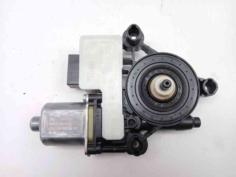 Recambio de motor elevalunas trasero izquierdo para seat leon st (5f8) 1.4 tsi referencia OEM IAM 0130822725 5Q0959811F 