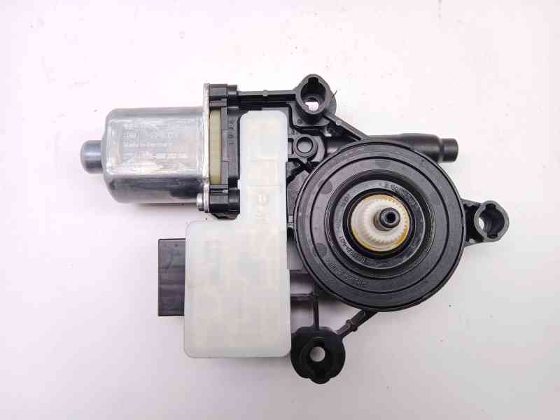 Recambio de motor elevalunas trasero derecho para seat leon st (5f8) 1.4 tsi referencia OEM IAM 0130822724 5Q0959812E 