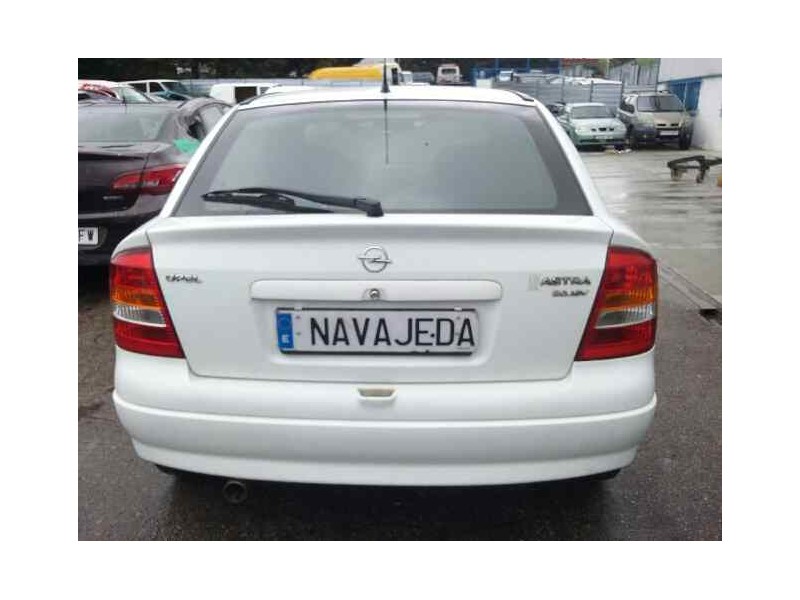 opel astra g berlina del año 2000