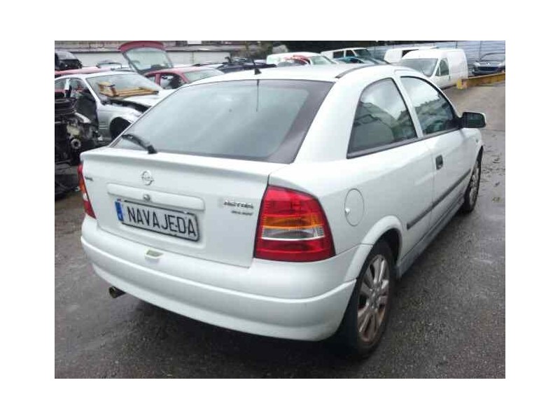 opel astra g berlina del año 2000
