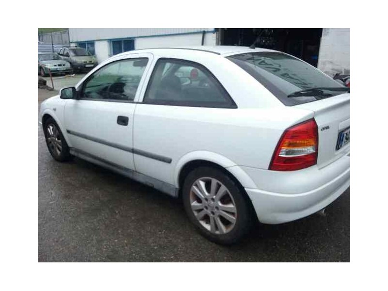 opel astra g berlina del año 2000