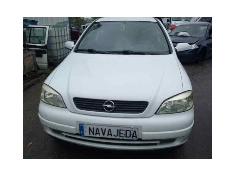opel astra g berlina del año 2000