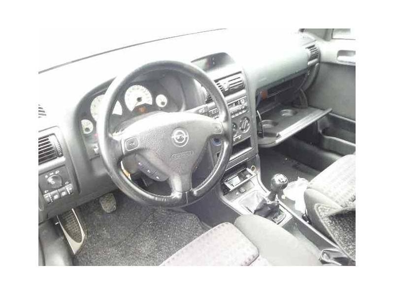 opel astra g berlina del año 2000