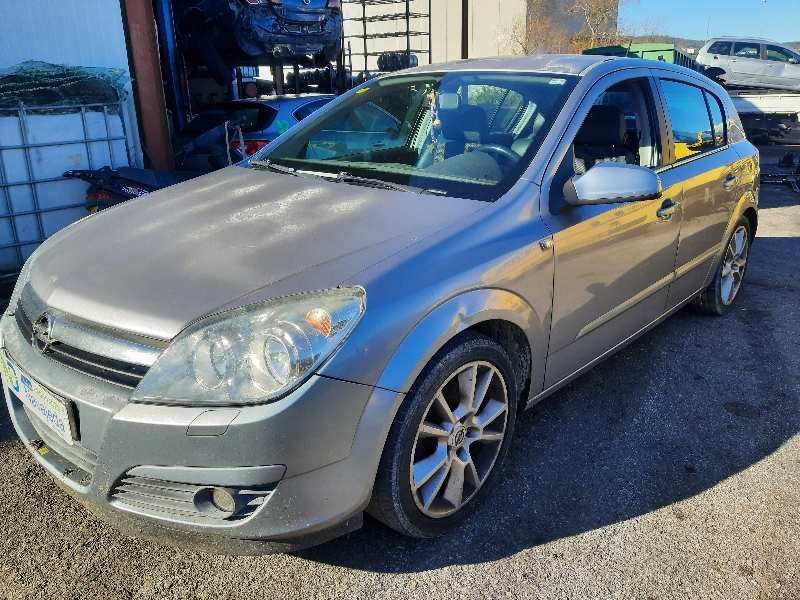 opel astra h berlina del año 2004