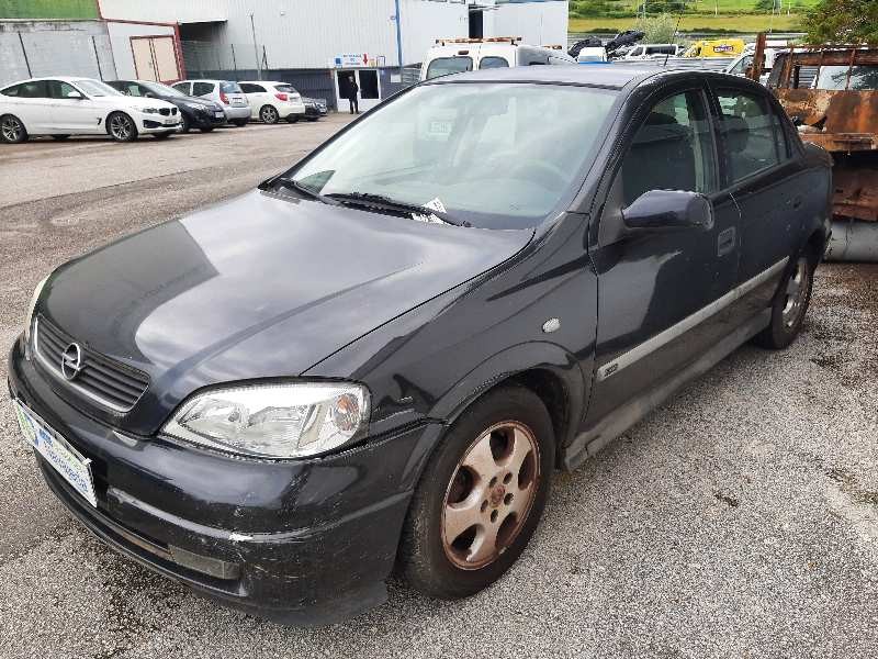 opel astra g berlina del año 2000