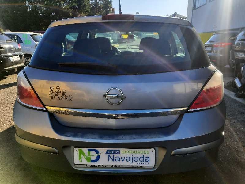 opel astra h berlina del año 2004