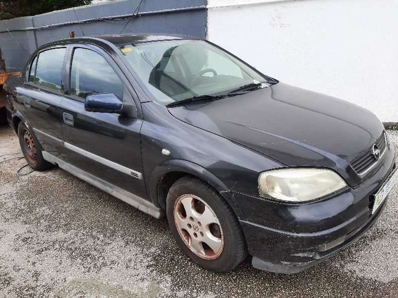 opel astra g berlina del año 2000