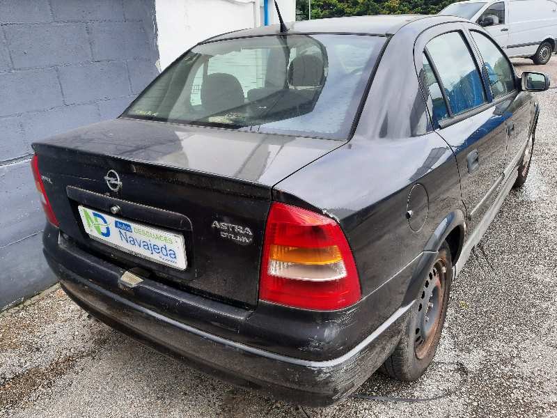 opel astra g berlina del año 2000