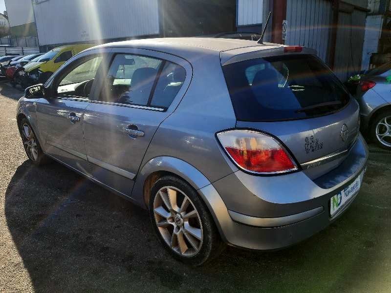 opel astra h berlina del año 2004