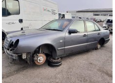 mercedes clase e (w210) berlina diesel del año 2000 2