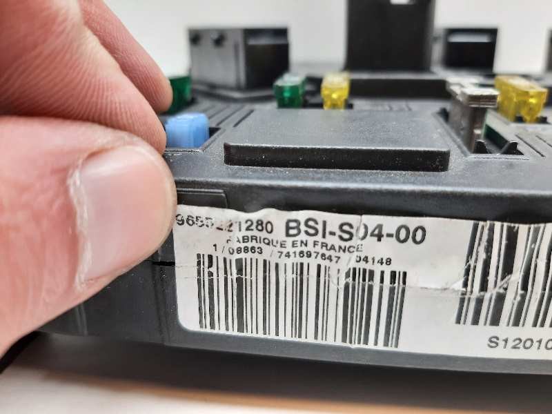 Recambio de caja reles / fusibles para peugeot 407 sr confort referencia OEM IAM S120104500  