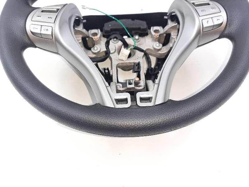 Recambio de volante para nissan pulsar (c13) tekna referencia OEM IAM 484303ZL1A 341781D4D 172504174