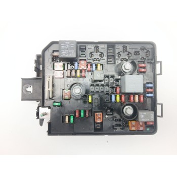 CAJA RELES / FUSIBLES 39036047 