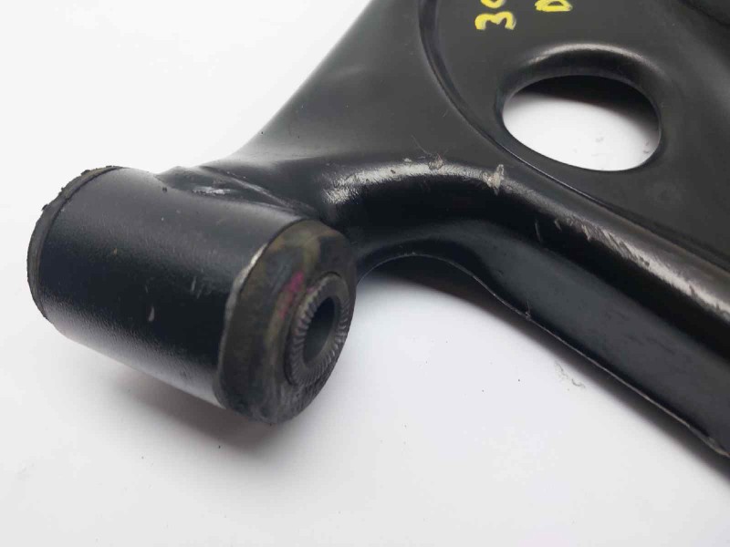 Recambio de brazo suspension inferior delantero derecho para peugeot 108 1.0 referencia OEM IAM B000770180  