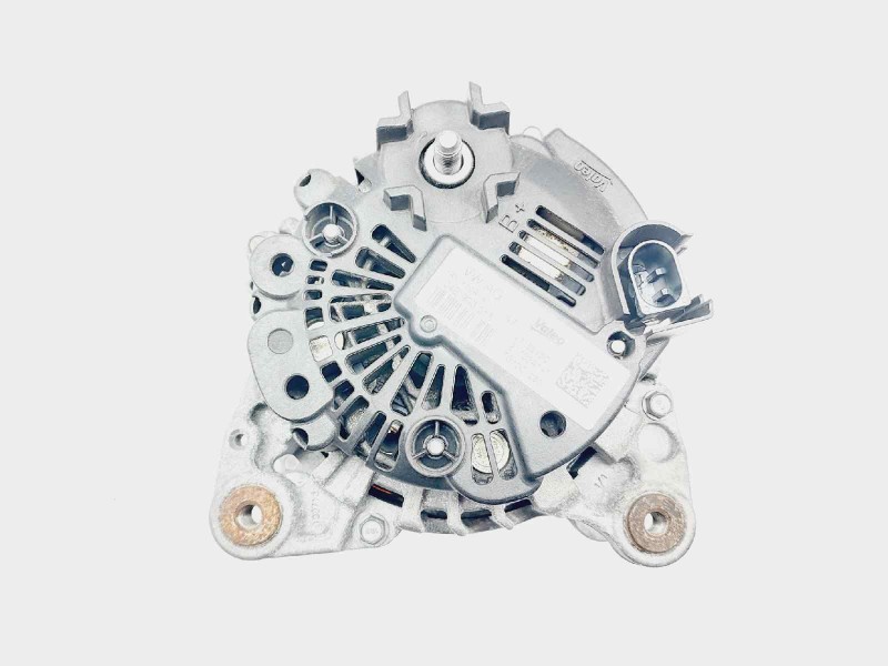 Recambio de alternador para volkswagen t-roc edition referencia OEM IAM 04E903015  