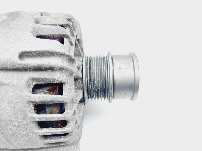 Recambio de alternador para volkswagen t-roc edition referencia OEM IAM 04E903015  