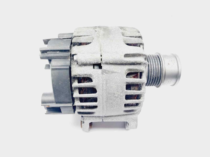 Recambio de alternador para volkswagen t-roc edition referencia OEM IAM 04E903015  