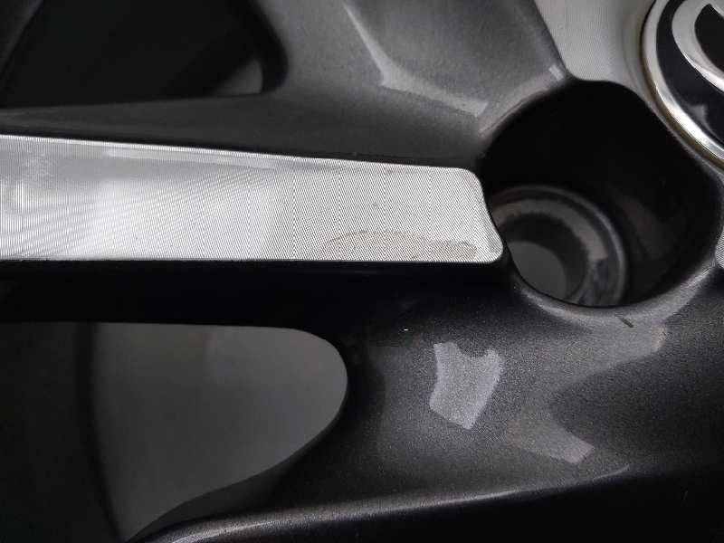 Recambio de llanta para toyota yaris hybrid referencia OEM IAM 426110DG80  