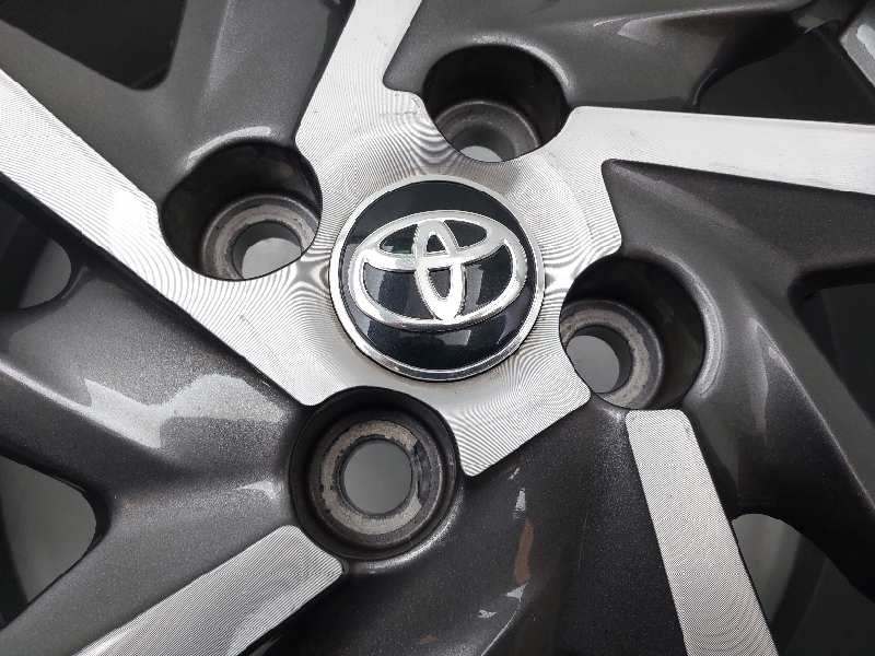 Recambio de llanta para toyota yaris hybrid referencia OEM IAM 426110DG80  