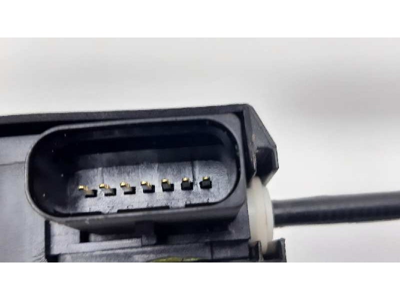 Recambio de cerradura puerta trasera derecha para peugeot 308 allure referencia OEM IAM 9807954780  