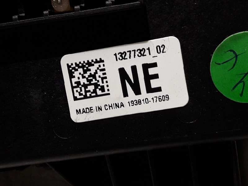 Recambio de caja reles / fusibles para opel insignia berlina referencia OEM IAM 13277321  