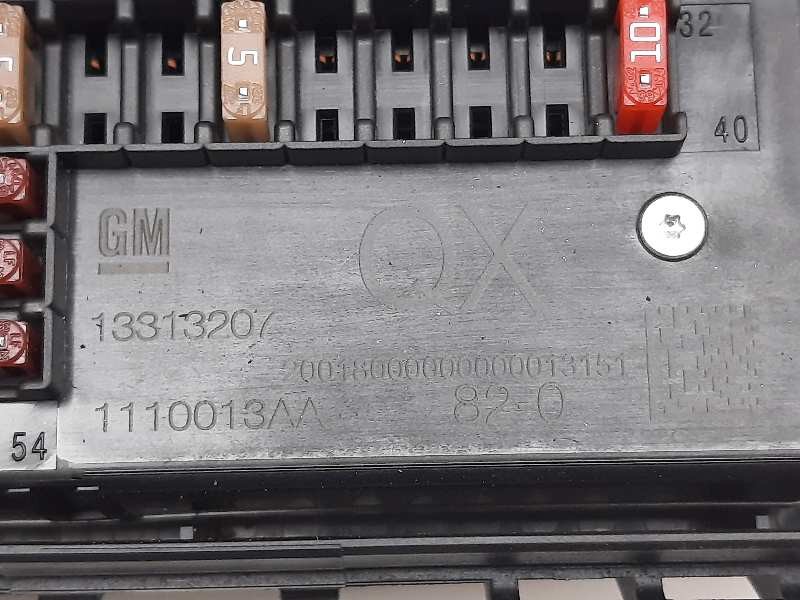 Recambio de caja reles / fusibles para opel astra j lim. sport referencia OEM IAM 13313207  