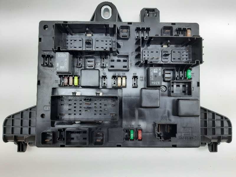 Recambio de caja reles / fusibles para opel astra j lim. sport referencia OEM IAM 13302300  