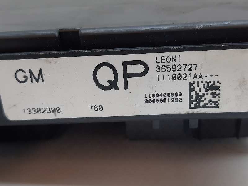 Recambio de caja reles / fusibles para opel astra j lim. sport referencia OEM IAM 13302300  