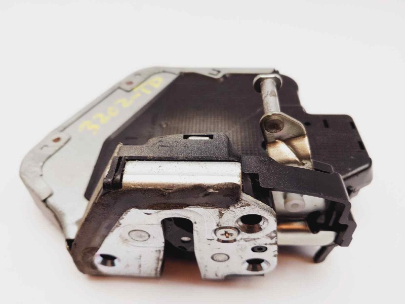 Recambio de cerradura puerta trasera derecha para lexus rx 400h referencia OEM IAM 6905060071  