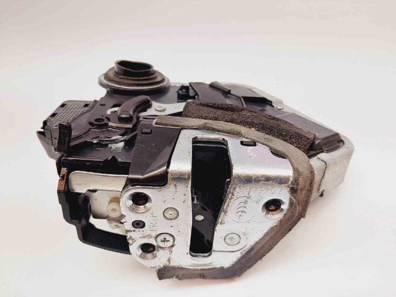 Recambio de cerradura puerta trasera derecha para lexus rx 400h referencia OEM IAM 6905060071  