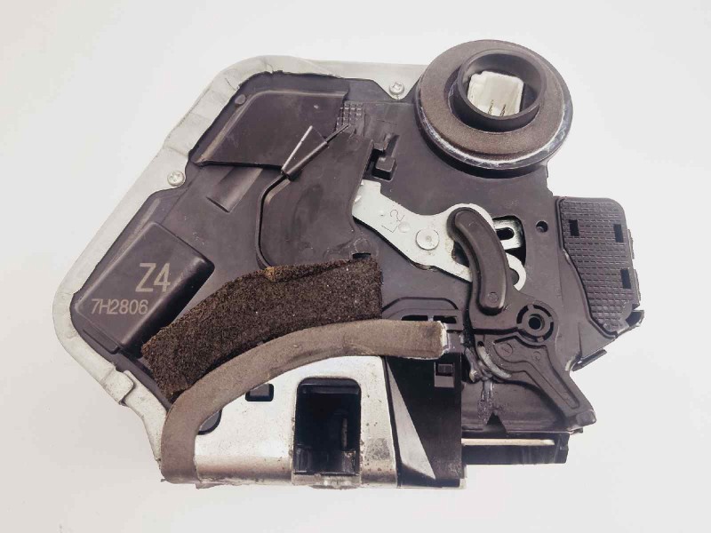 Recambio de cerradura puerta trasera izquierda para lexus rx 400h referencia OEM IAM 6906060071  