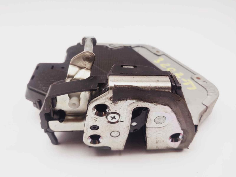 Recambio de cerradura puerta trasera izquierda para lexus rx 400h referencia OEM IAM 6906060071  