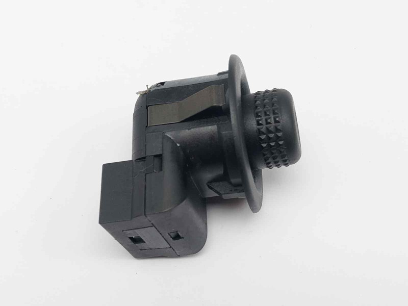 Recambio de mando retrovisor para land rover discovery v6 td se referencia OEM IAM YUF500010  