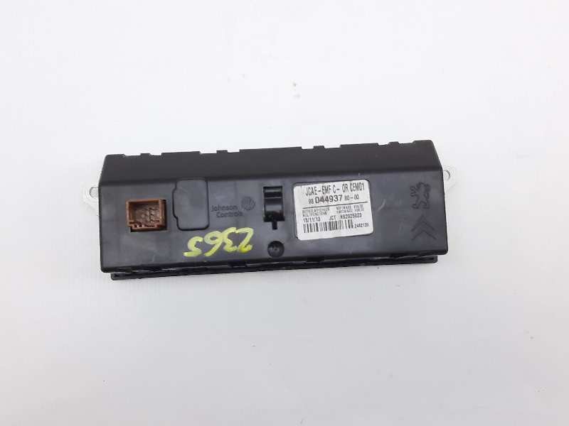 Recambio de pantalla multifuncion para citroen c-elysée seduction referencia OEM IAM 9804493780  