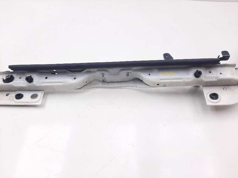 Recambio de travesaño superior para citroen nemo attraction referencia OEM IAM 7106F6  