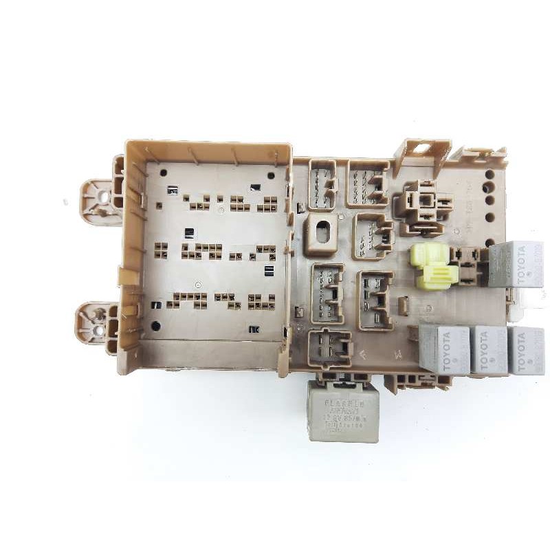 Recambio de caja reles / fusibles para toyota corolla (e12) 1.4 d-4d luna compact referencia OEM IAM 8264102040  