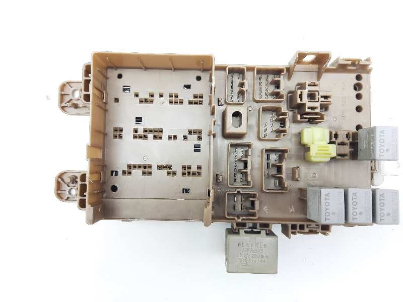 Recambio de caja reles / fusibles para toyota corolla (e12) 1.4 d-4d luna compact referencia OEM IAM 8264102040  