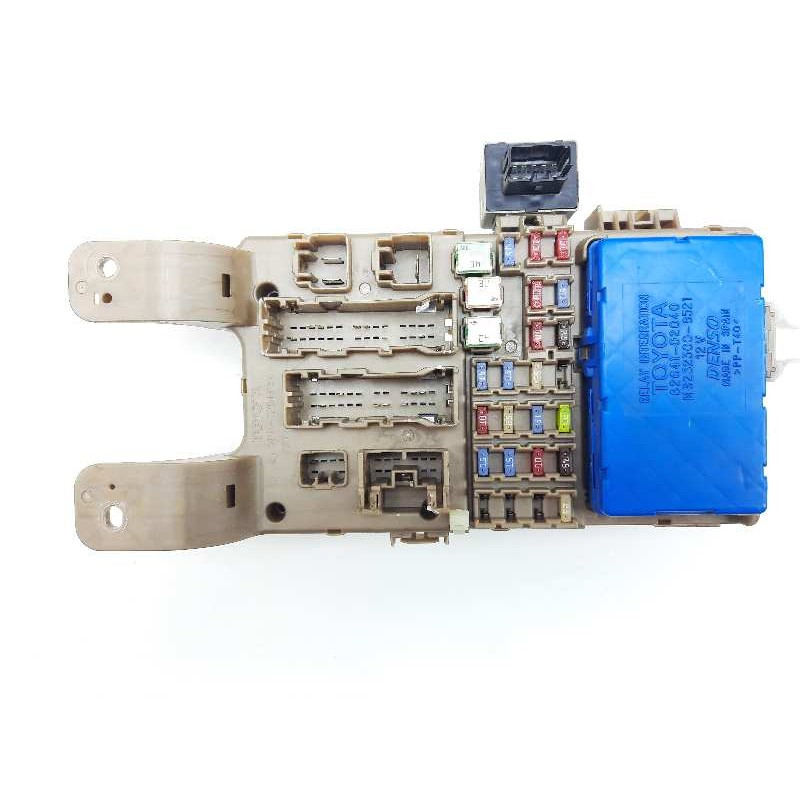 Recambio de caja reles / fusibles para toyota corolla (e12) 1.4 d-4d luna compact referencia OEM IAM 8264102040  