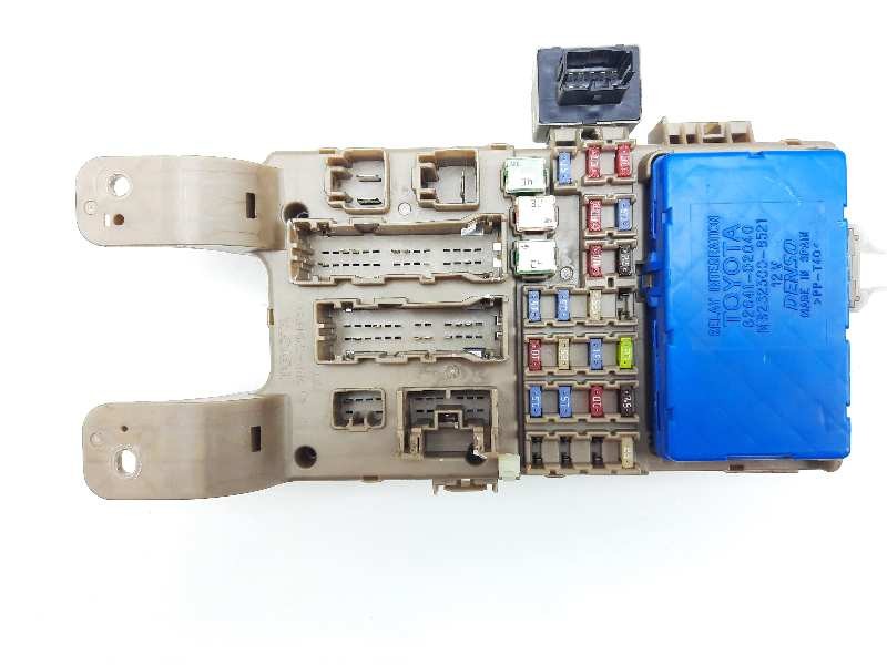 Recambio de caja reles / fusibles para toyota corolla (e12) 1.4 d-4d luna compact referencia OEM IAM 8264102040  
