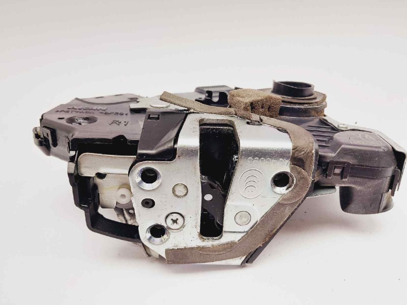 Recambio de cerradura puerta delantera derecha para lexus rx 400h referencia OEM IAM 6904048071  