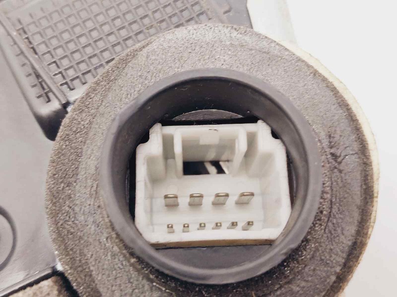 Recambio de cerradura puerta delantera derecha para lexus rx 400h referencia OEM IAM 6904048071  